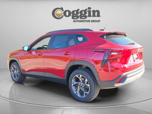 New 2026 Chevrolet Trax LT w/ Driver Confidence Package image 2