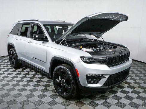 Used 2025 Jeep Grand Cherokee Limited w/ Black Appearance Package RWD image 35