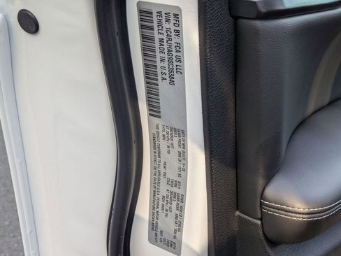 New 2025 Jeep Grand Cherokee Altitude image 32