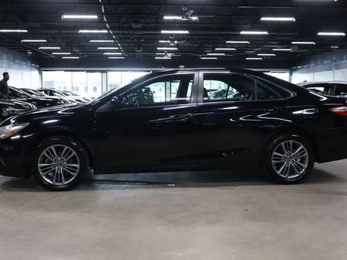 Used 2015 Toyota Camry SE FWD image 2