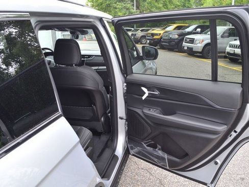 New 2025 Jeep Grand Cherokee L Laredo w/ Luxury Tech Group I image 33