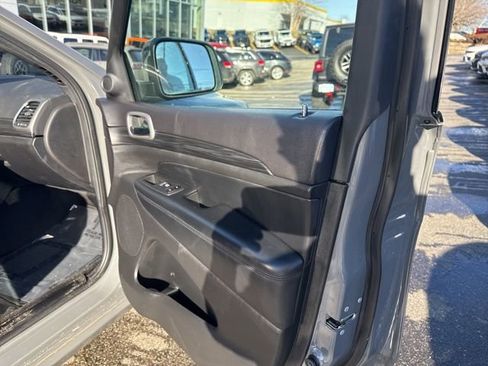 Certified 2022 Jeep Grand Cherokee Laredo X AWD/4WD image 10