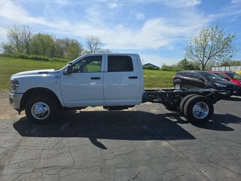 New 2026 RAM 3500 Tradesman w/ Chrome Appearance Group A AWD/4WD image 4