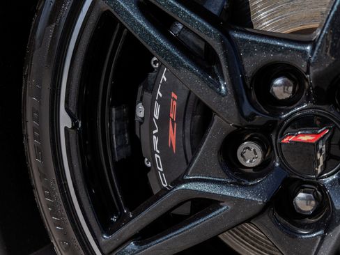 Used 2021 Chevrolet Corvette Stingray Premium Conv w/ Z51 Performance Package image 24