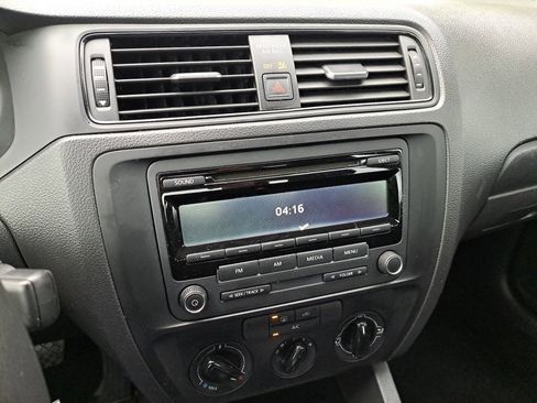 Used 2015 Volkswagen Jetta S image 32