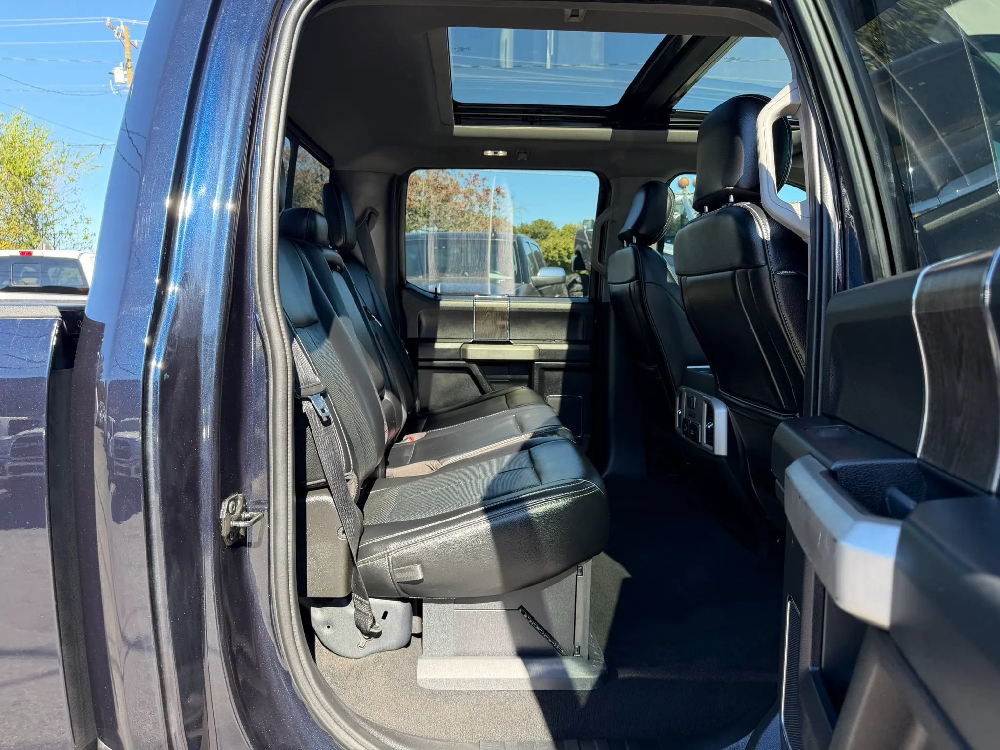 Used 2021 Ford F250 Lariat w/ Tremor Off-Road Package AWD/4WD image 24