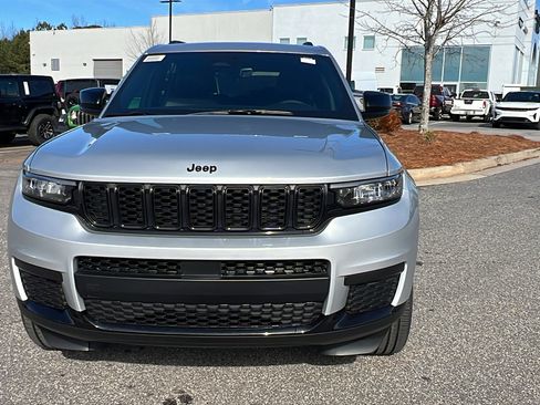 New 2025 Jeep Grand Cherokee L Altitude image 3