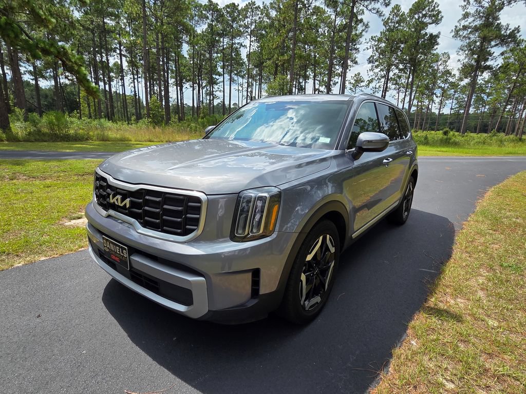 Used 2024 Kia Telluride S w/ S Sunroof Package FWD image 1