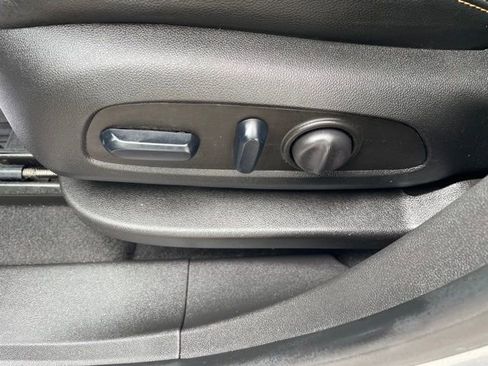 Used 2023 Chevrolet Equinox Premier image 16