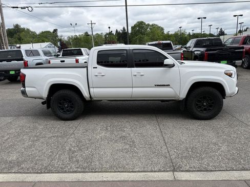 Used 2022 Toyota Tacoma SR5 w/ Black Out Package (TMS) AWD/4WD image 6
