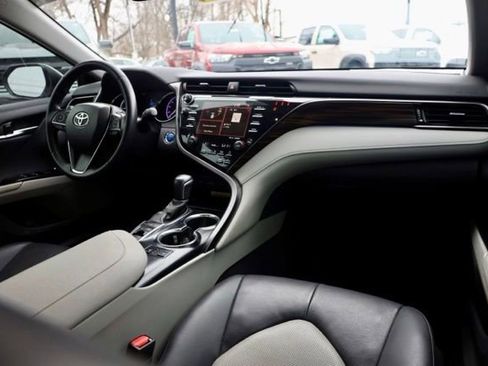 Used 2020 Toyota Camry XLE image 36