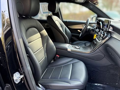 Used 2019 Mercedes-Benz GLC 300 4MATIC image 25