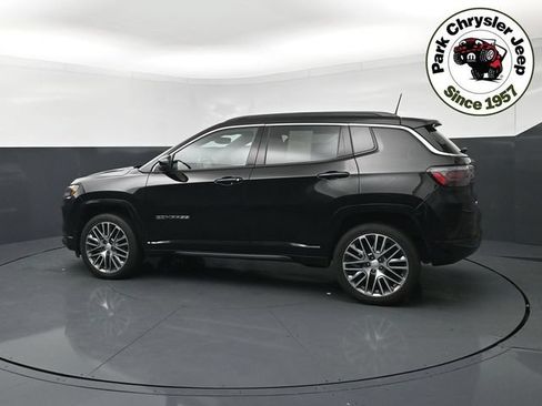 Used 2024 Jeep Compass Limited w/ Elite Group AWD/4WD image 3