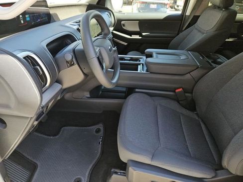 New 2025 Ford Expedition Active image 19