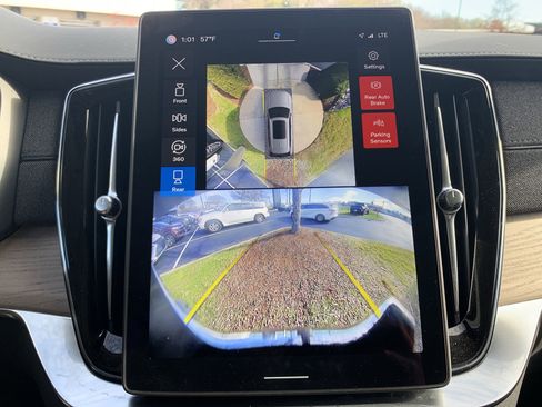 Used 2025 Volvo XC90 B6 Plus image 25