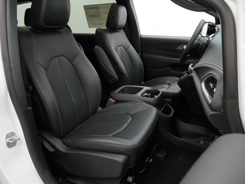 Certified 2025 Chrysler Pacifica Select AWD/4WD image 43