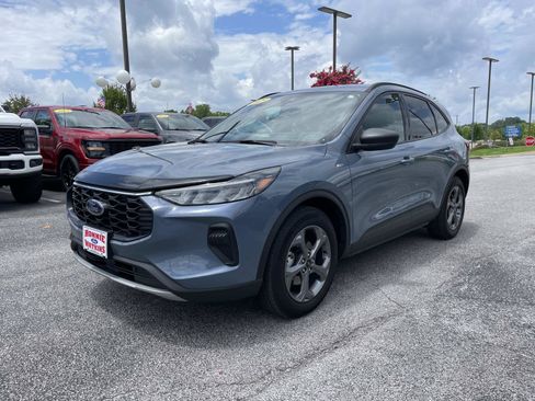 Used 2025 Ford Escape ST-Line w/ Tech Pack #1 FWD image 9