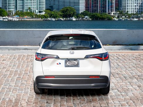 Certified 2023 Honda HR-V LX image 6