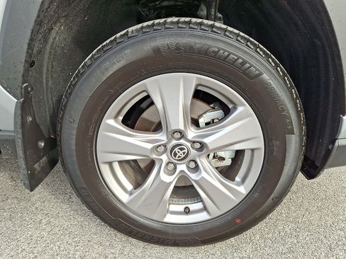 Used 2025 Toyota RAV4 XLE image 9