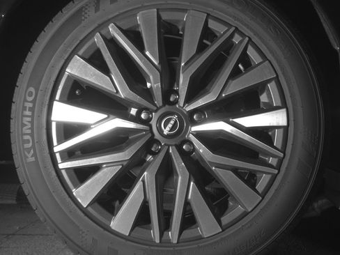 Used 2025 Nissan Altima 2.5 SV FWD image 15