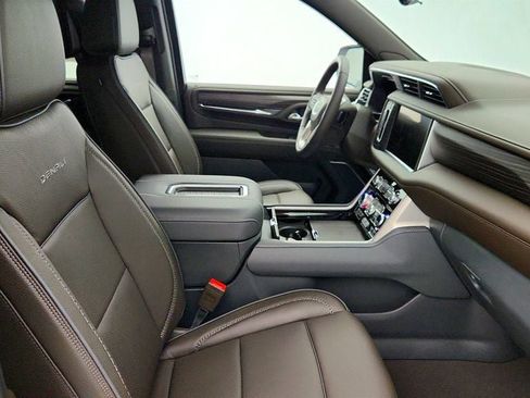 Used 2024 GMC Yukon Denali w/ Denali Reserve Package image 28