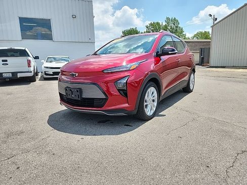 Used 2023 Chevrolet Bolt EUV LT w/ Comfort Package FWD image 12