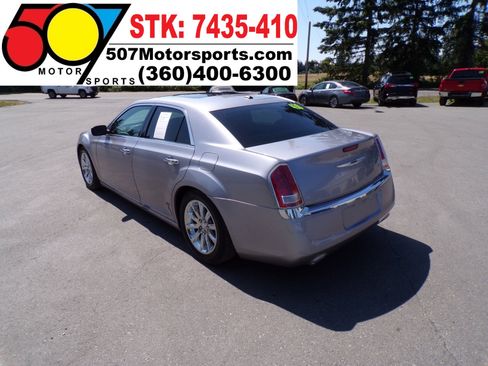 Used 2014 Chrysler 300 C image 5