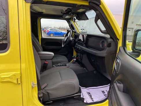 Used 2024 Jeep Wrangler Rubicon image 12