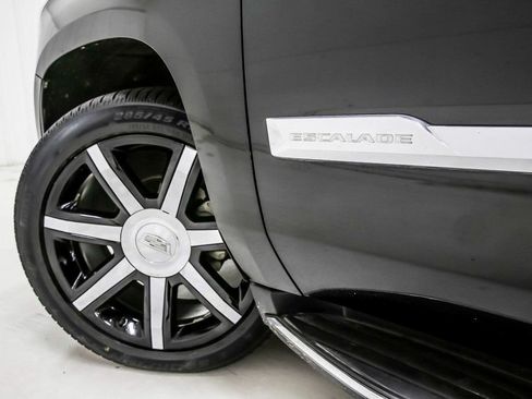 Used 2018 Cadillac Escalade ESV Premium Luxury AWD/4WD image 9