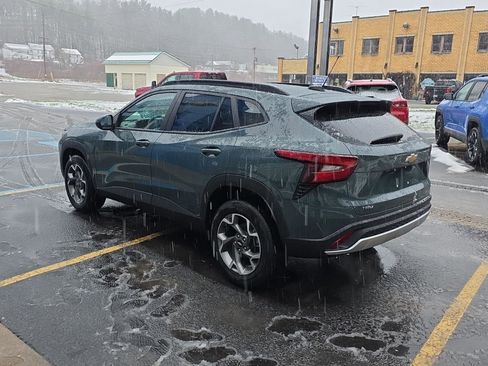 New 2025 Chevrolet Trax LT w/ Sunroof Package image 6