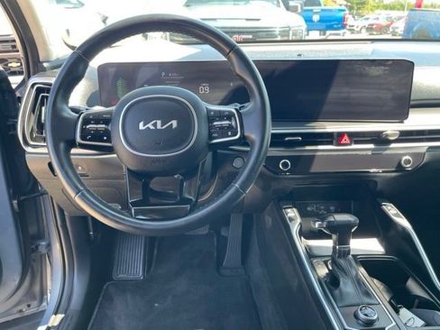 Used 2025 Kia Sorento EX w/ Panoramic Sunroof Package FWD image 14