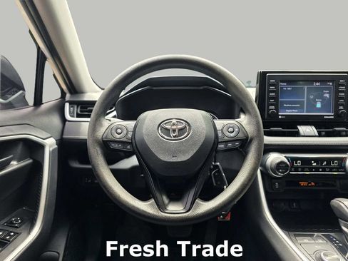 Used 2021 Toyota RAV4 LE AWD/4WD image 12