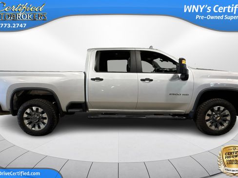 Used 2023 Chevrolet Silverado 2500 Custom w/ Custom Value Package image 4
