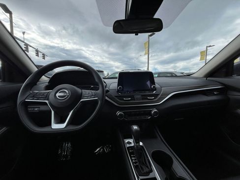 Used 2025 Nissan Altima 2.5 SV FWD image 34