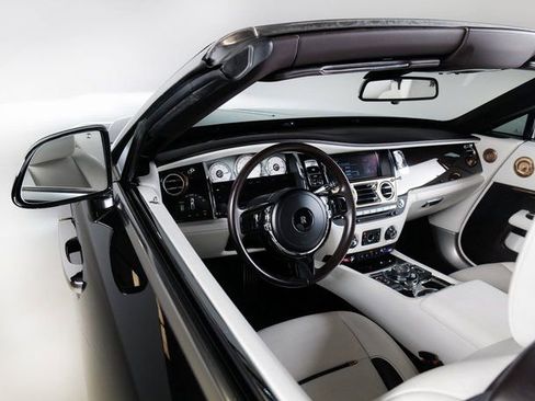 Used 2018 Rolls-Royce Dawn image 16