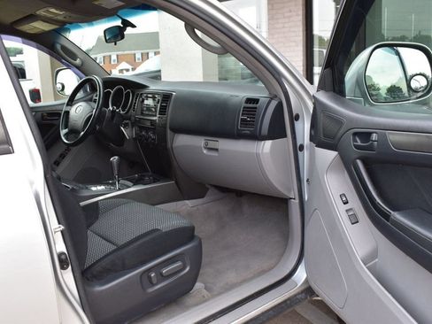 Used 2006 Toyota 4Runner SR5 RWD image 17
