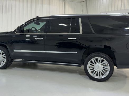 Used 2020 Cadillac Escalade ESV Platinum image 7