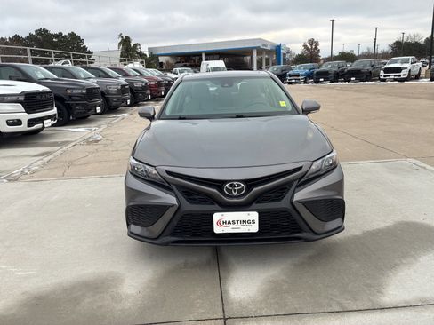 Used 2021 Toyota Camry SE w/ Convenience Package image 9