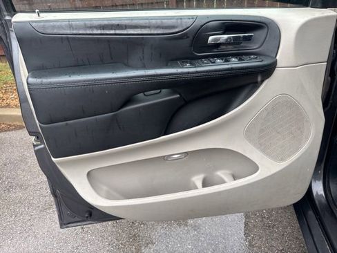 Used 2017 Dodge Grand Caravan SE w/ Power Window Group FWD image 12