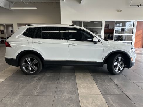 Used 2018 Volkswagen Tiguan SEL Premium w/ 3rd Row Seat Package image 9