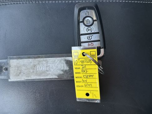 Used 2021 Ford Explorer XLT w/ Equipment Group 202A AWD/4WD image 32