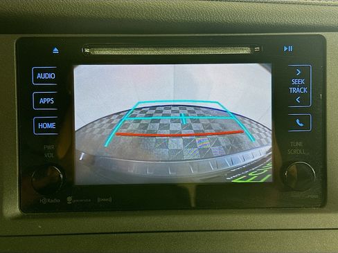 Used 2017 Toyota Sienna SE FWD image 22