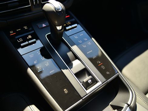 Used 2026 Porsche Macan image 18