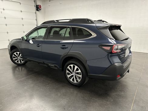 Used 2024 Subaru Outback Premium AWD/4WD image 6