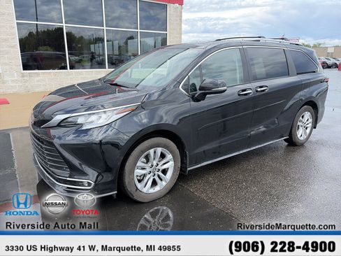 Used 2024 Toyota Sienna Limited AWD/4WD image 3