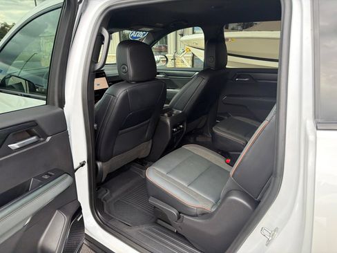 Used 2024 GMC Acadia AT4 w/ Luxury Package AWD/4WD image 3