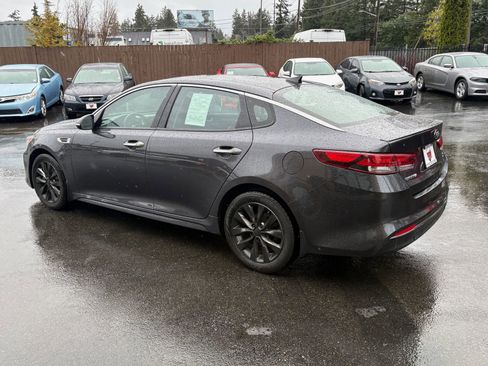 Used 2018 Kia Optima S w/ Panoramic Sunroof Package image 5