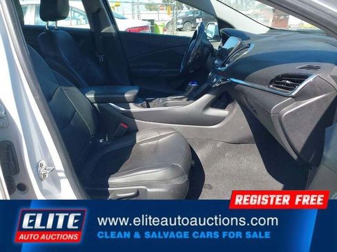 Used 2018 Chevrolet Volt Premier w/ Driver Confidence Package FWD image 9