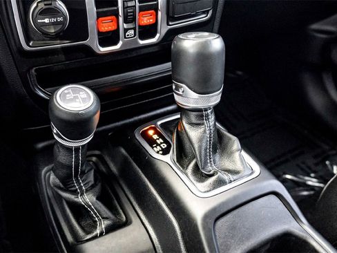 Used 2023 Jeep Wrangler Unlimited Sahara image 25