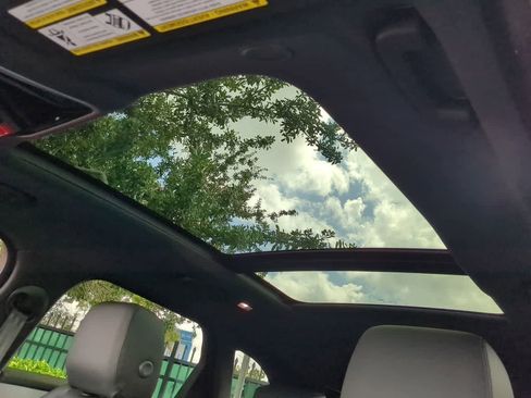 New 2026 Land Rover Range Rover Velar Dynamic SE image 19